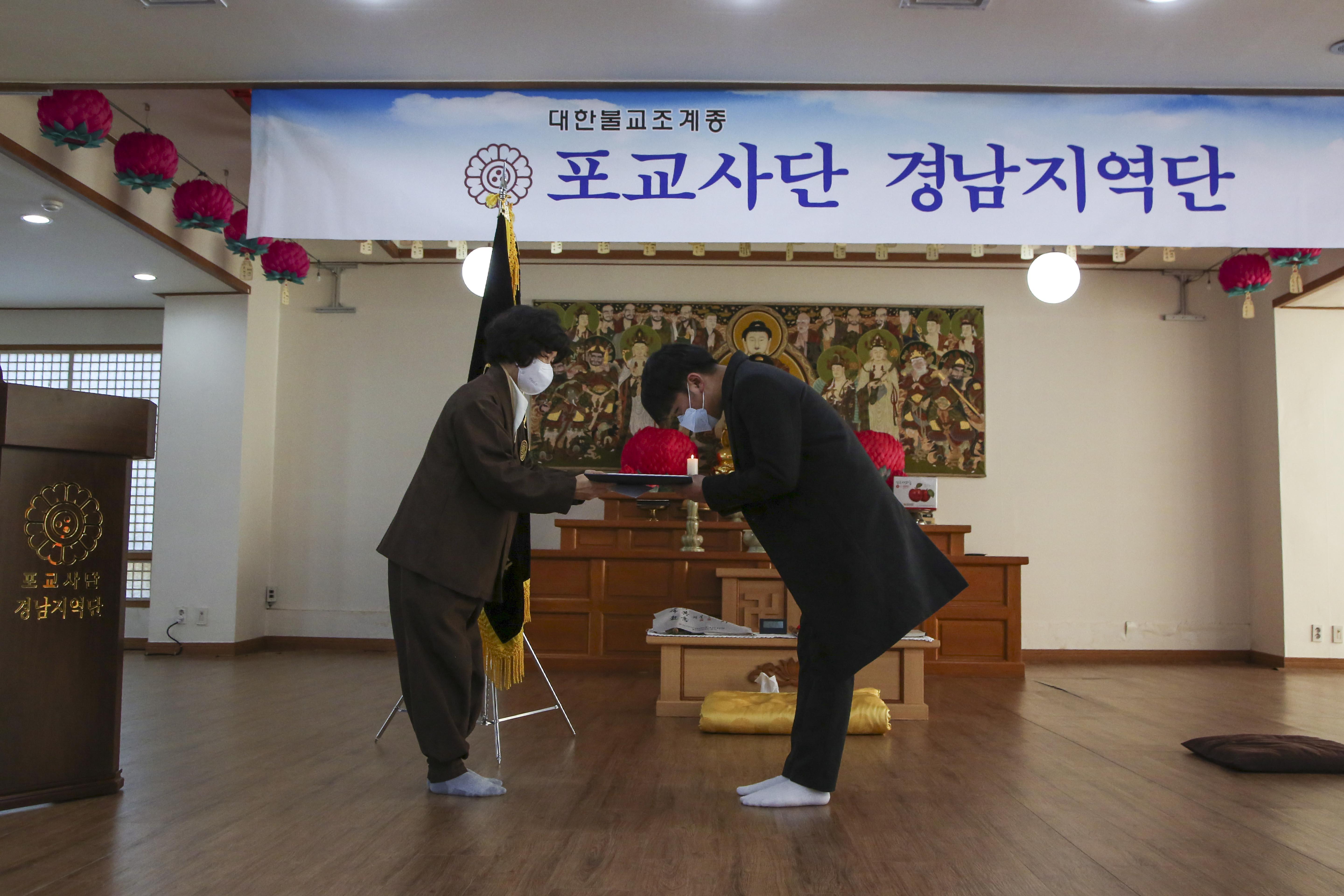 장학금 전달-2.jpg